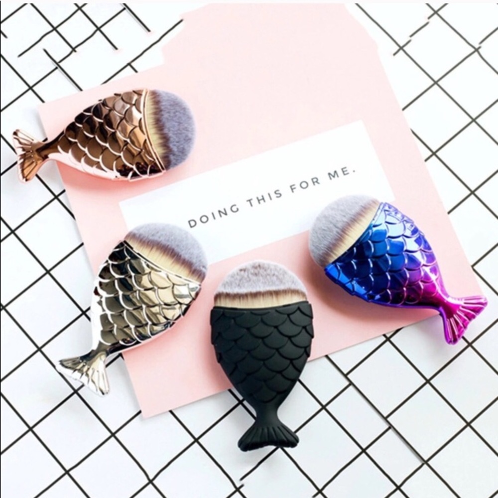 Mermaid fishtail brushes 🧜🏼‍♀️